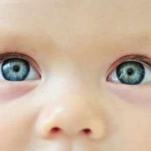 Bebeğinizin göz muayenesini ihmal etmeyin 