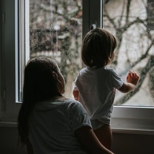 Gündemdeki olaylar çocuklara nasıl anlatılmalı? 