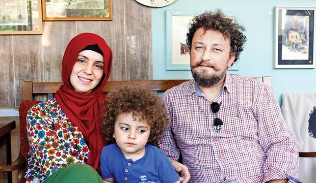 Anne yazıyor, baba çiziyor