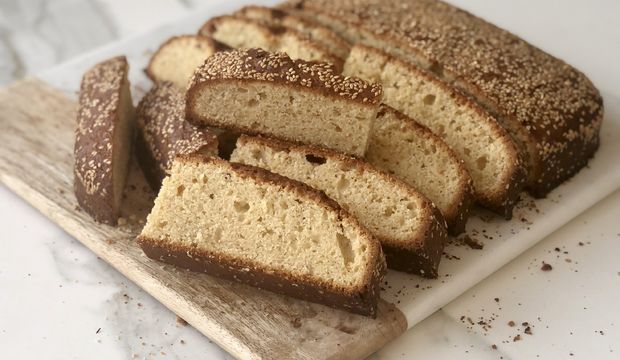 Damla sakızlı mahlepli paskalya keki