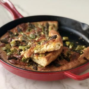 Kuşkonmazlı tava pizzası