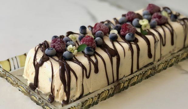 Orman meyveli çikolata soslu parfe