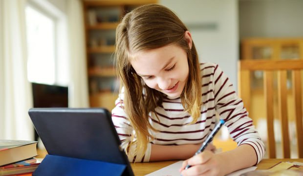 Evde uzaktan eğitime hazırlık