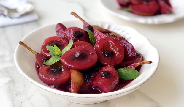 Fırınlanmış yaz meyveleri