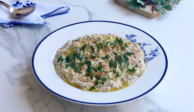 Mütebbel, tahinli közlenmiş patlıcan ezmesi