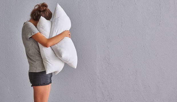 Bir şeye sarılmadan uyuyamamanızın sebebi ne?