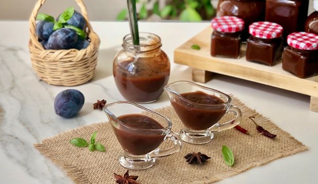 Baharatlı kırmızı erik sosu