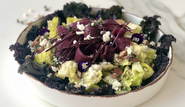 Mor havuçlu kaleli peynirli salata