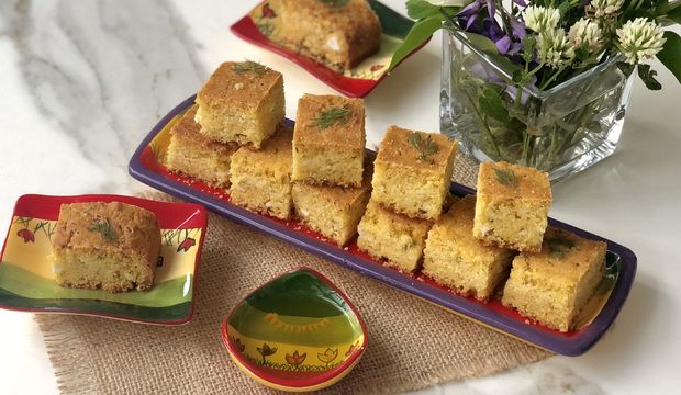 Dereotlu lor peynirli mısır ekmeği