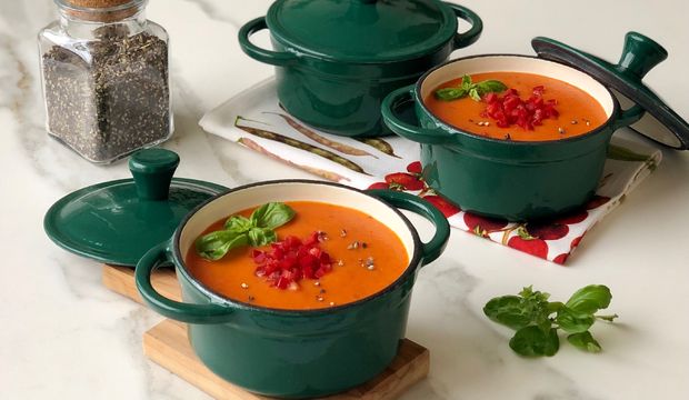 Fesleğenli közlenmiş kapya biber çorbası