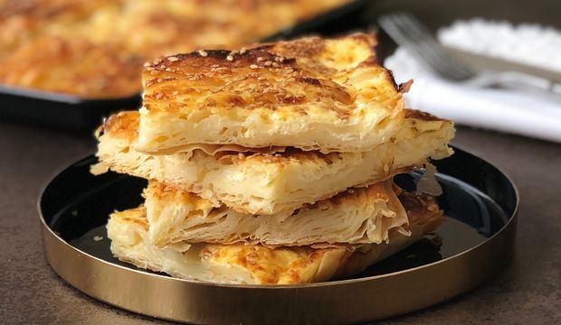 Yoğurtlu plise börek