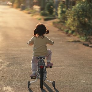 Çocuklara bisiklete binmeyi öğretmenin püf noktaları