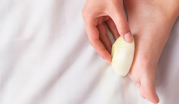 Yatmadan önce topuklarınıza neden soğan koymalısınız?