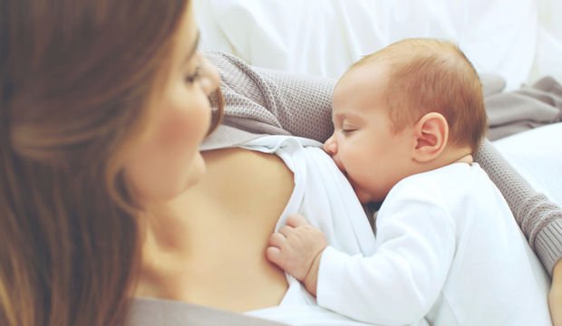 Anne sütünün sağılmasında vakumlu silikon el pompaları hakkında bir bakış