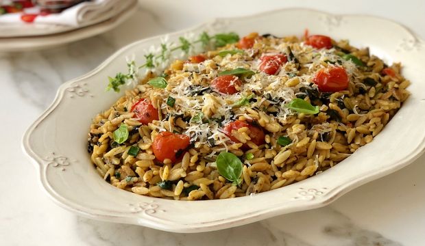 Domatesli ıspanaklı arpa şehriye pilavı