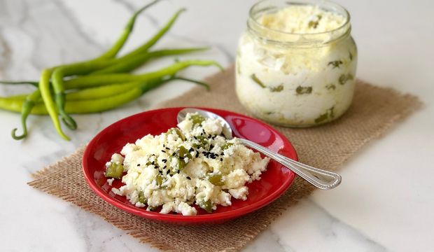 Peynirli biber turşusu nasıl yapılır?