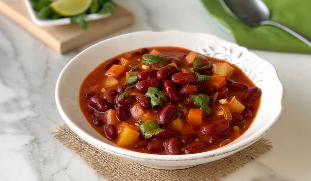 Taze kişnişli Meksika fasulyesi