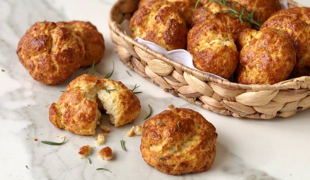 Cheddar peynirli biberiyeli çörek