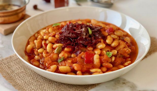 Pastırmalı kuru fasulye yemeği nasıl yapılır?