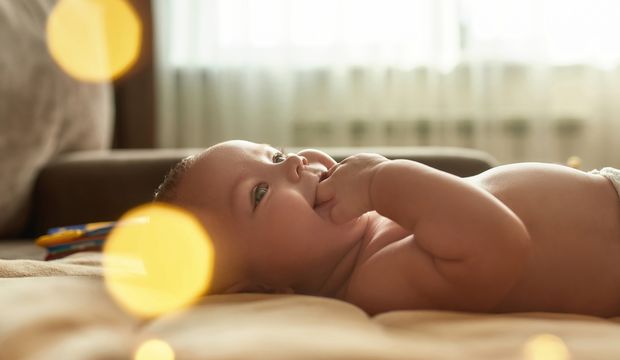 Diş çıkaran bebekleri ne rahatlatır?