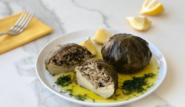 Asma yapraklı zeytinyağlı enginar dolması