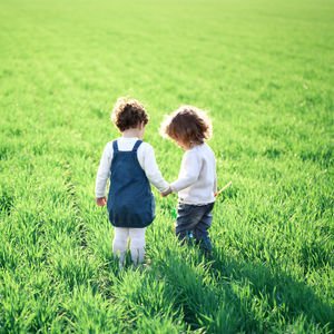 Çocukluk arkadaşlıklarını sürdürmeli miyiz?