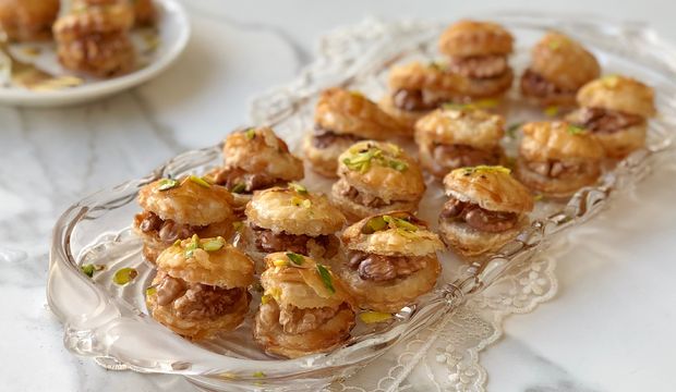 Cevizli milföy tatlısı