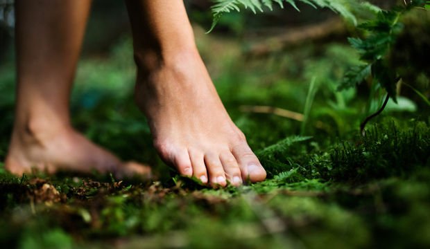 Doğada çıplak ayak yürümenin 5 faydası