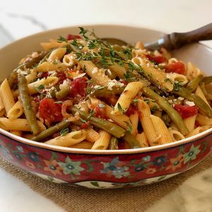 Domatesli taze fasulyeli makarna