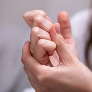 Parmak çıtlatmak zararlı mı?