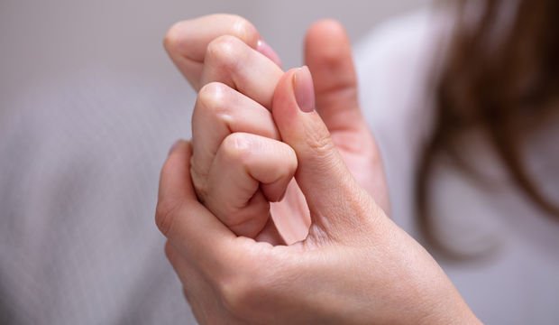 Parmak çıtlatmak zararlı mı?