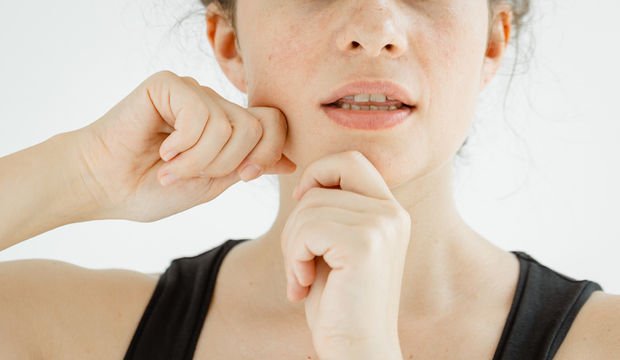 Daha genç görünmenizi sağlayacak 6 yüz yogası