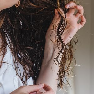 Islak saç ile uyumamanız için 9 neden