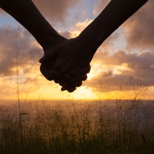 Zor zamanlarda eşe destek olmanın 7 yolu