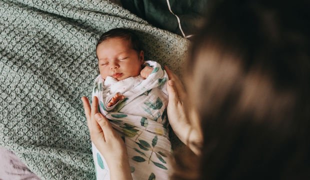 Bebeğimi kundaklamayı ne zaman bırakmalıyım?