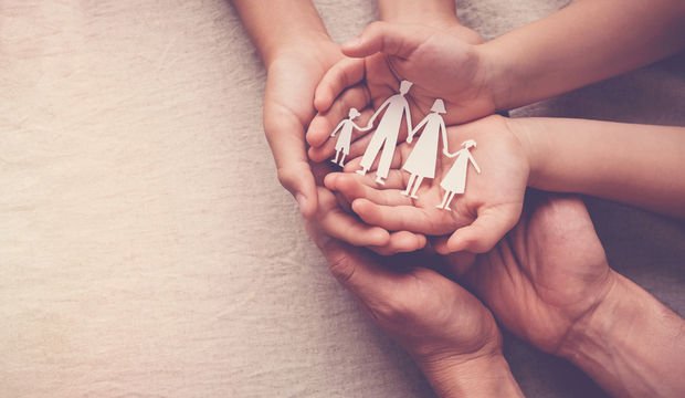 Koruyucu aileliğe ve evlat edinmeye dair merak edilenler