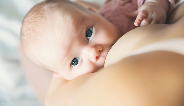 Yenidoğan bebeklerin acıktığını nasıl anlarız?