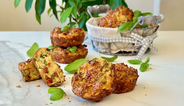 Taze otlu peynirli kabak muffin