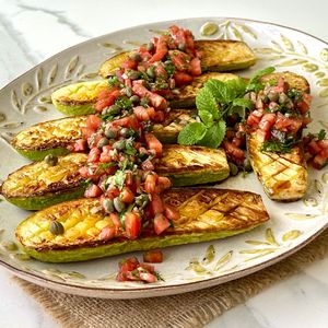 Domatesli kabak salatası