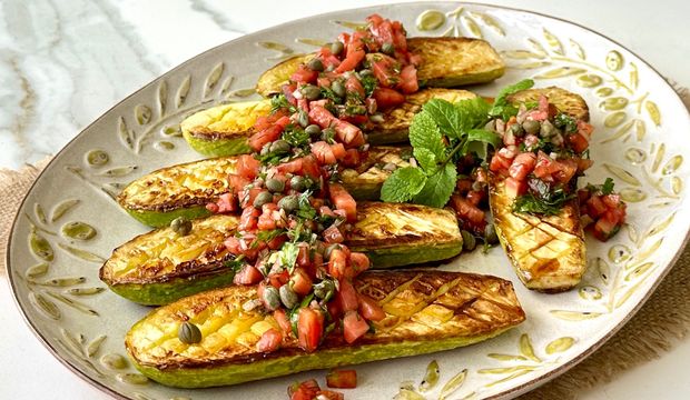 Domatesli kabak salatası