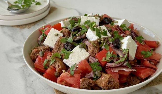 Dakos salatası