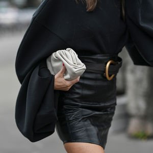 Sıkıcı görünmeden siyah giyinme rehberi