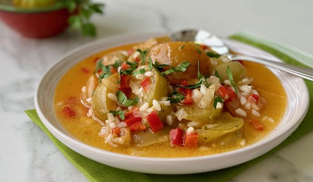 Zeytinyağlı yeşil domates yemeği
