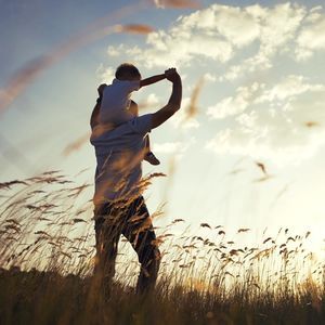 Kendini iyileştiren her insan çocuklarının çocuklarını dahi iyileştirmiş olur