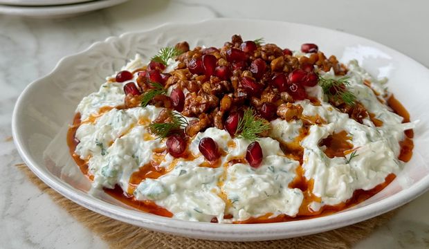 Kavrulmuş cevizli elmalı kereviz salatası 