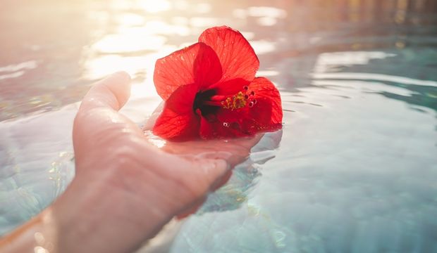 Soğuk suda yüzmek menopoz belirtilerine iyi geliyor