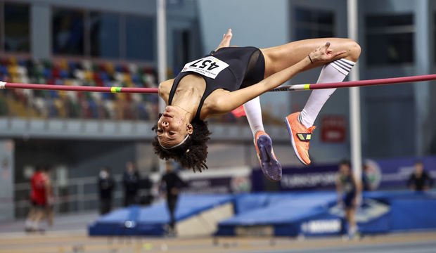 Buse Savaşkan kimdir?