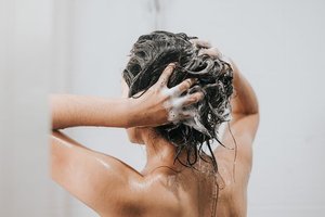 Saçınızı kaç kez şampuanlamalısınız?