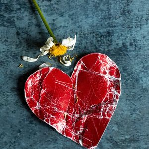 Love bombing'in 10 işareti