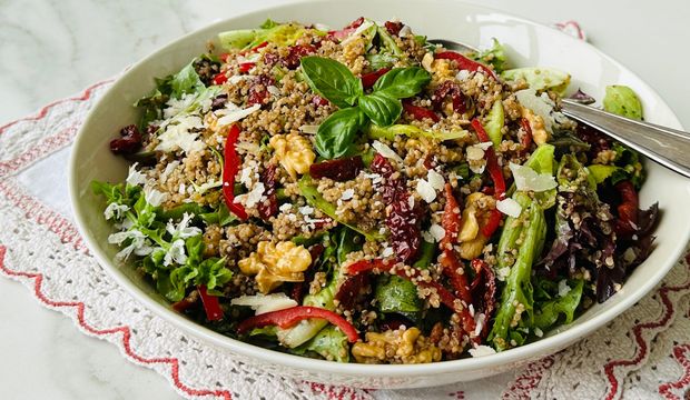 Kuru domatesli balzamikli kinoa salatası 